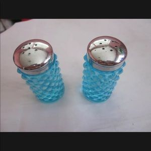 Blue hobnail salt & pepper shakers